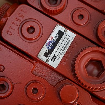 صمام تحكم Nachi DPK-T04-8P-DC-7815F للحفرة Hitachi EX55 ZAX60 Kobelco SK60